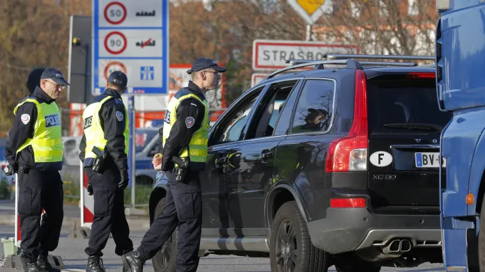 Policejní kontroly ve Štrasburgu na francouzsko-německých hranicích