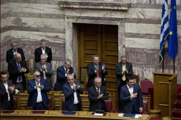 Tsiprasův nový kabinet má důvěru, řešit bude oddlužení i uprchlickou krizi