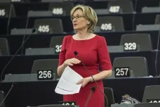 Evropský parlament schválil McGuinnessovou jako eurokomisařku pro finanční služby