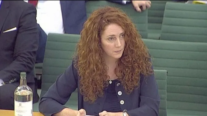 Cameron udržoval nadstandardní kontakty s Brooksovou