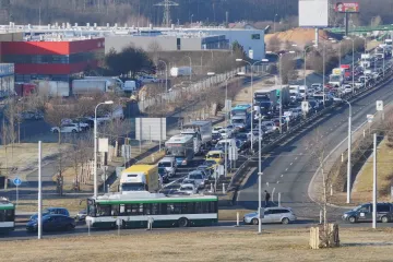Kvůli přestavbě kruhového objezdu v Plzni kolabovala doprava