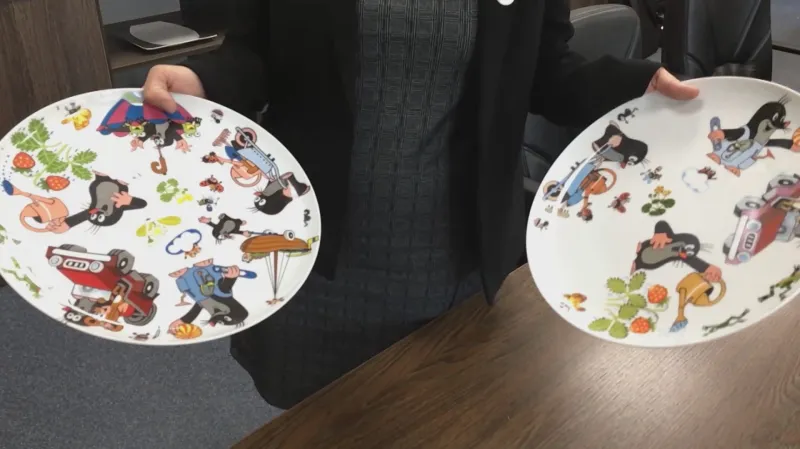 Vlevo barva s olovem, vpravo bez těžkých kovů