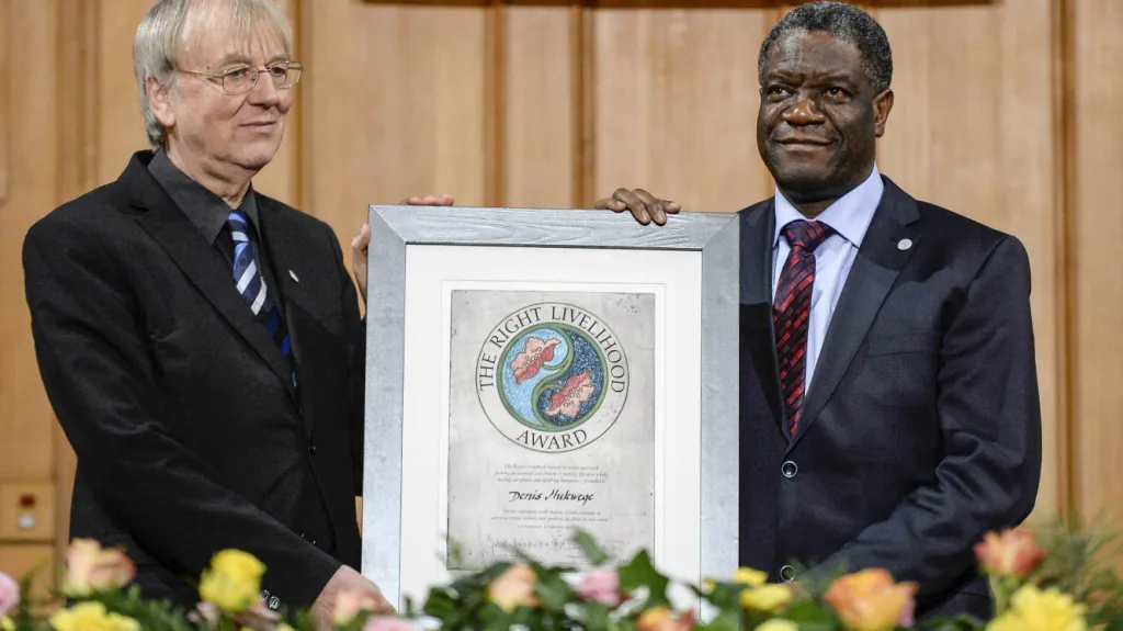 Konžský lékař Denis Mukwege přebírá alternativní Nobelovu cenu