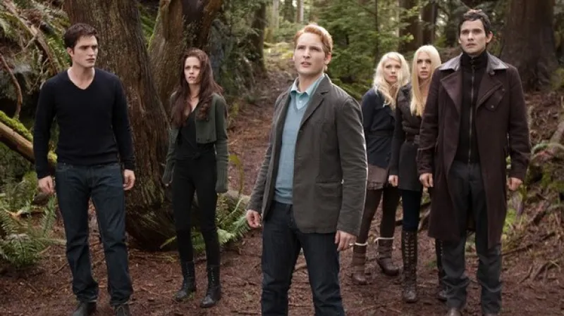 TWILIGHT SAGA: BREAKING DAWN: PART TWO - USA 2012, režie: Bill Condon