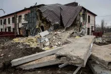 Ruský vzdušný útok zasáhl nemocnici a důlní šachtu, dva lidé zemřeli