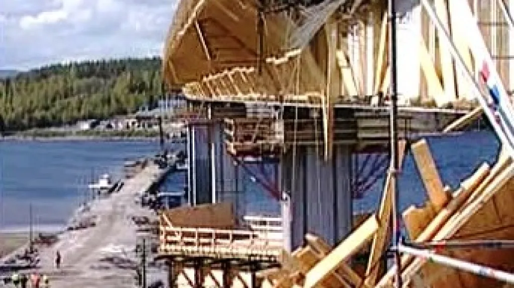 Část zříceného mostu