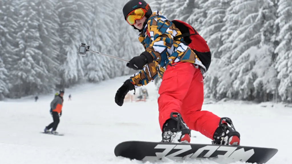 Snowboardista na šumavském Špičáku