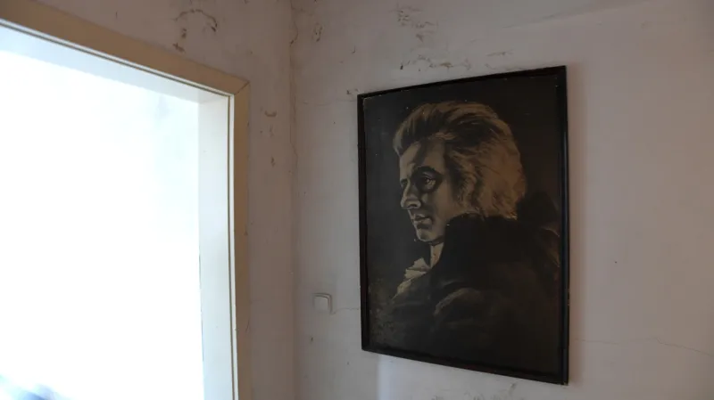 Portrét Wolfganga Amadea Mozarta ve vile Bertramka (2019)