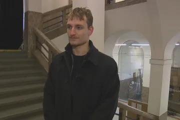 Když se začalo střílet, běžel varovat ostatní. Cítím vnitřní sílu, popsal student po návratu na fakultu