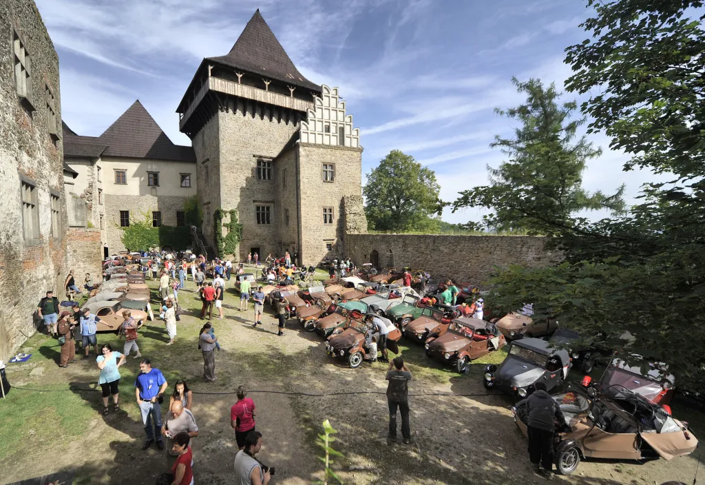 Majitelé Velorexů se v tuzemsku sdružují v několika klubech a během sezony se setkávají na téměř desítce srazů a rally, z nichž největší je tradiční jarní setkání v Boskovicích. Tříkolové velorexy se v současnosti prodávají za ceny přes 200 tisíc korun