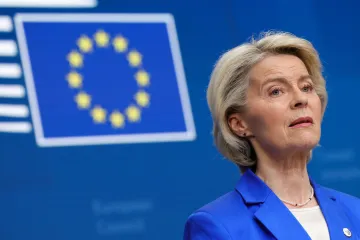 Evropská komise pod tlakem z USA navrhuje pozastavit část zákonů o AI