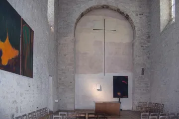 Miloslav Moucha se dotýká genia loci kaple Saint-Symphorien