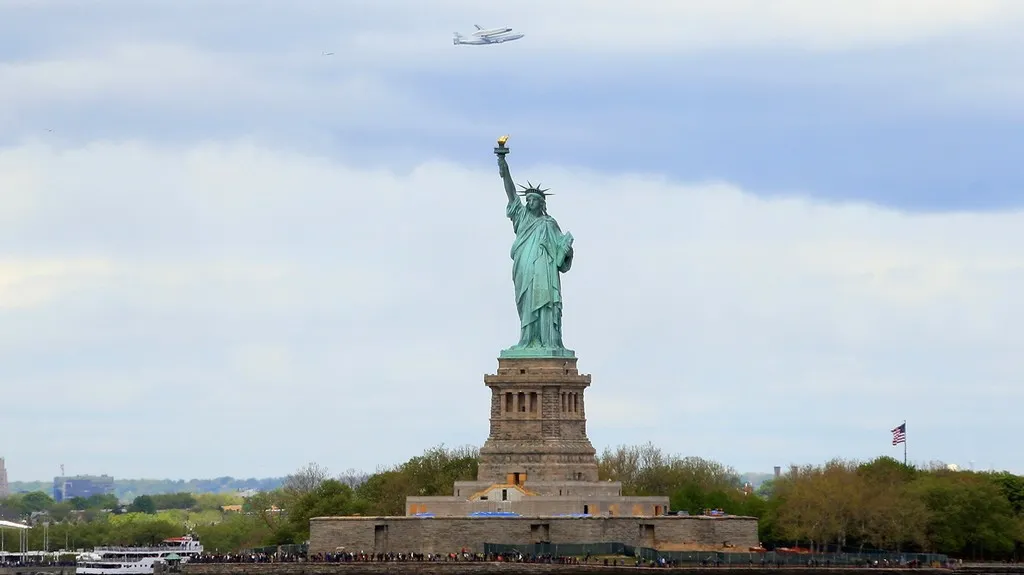 Raketoplán Enterprise nad New Yorkem