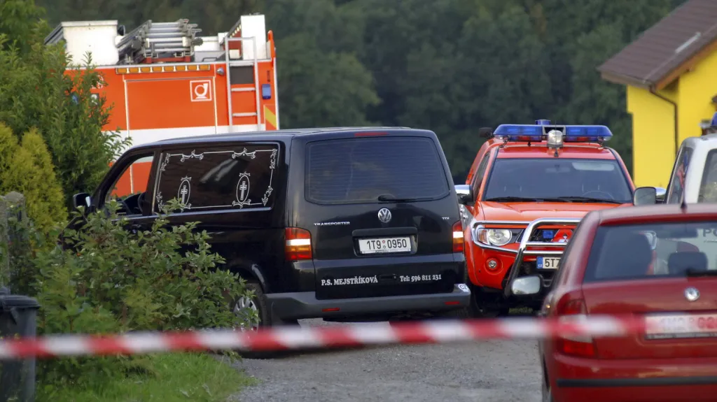 Pád střechy v Horních Bludovicích