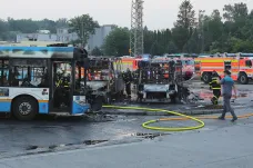 Požár v garážích ostravského dopravního podniku poškodil zaparkované autobusy