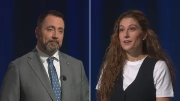 Igor Červený (Motoristé) a Eva Decroix (ODS) v pořadu Duel ČT24