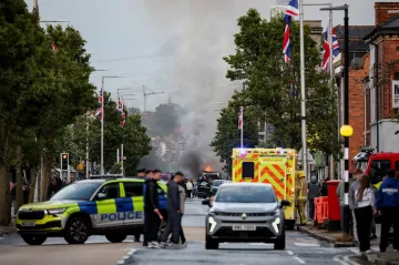 Policie zatkla Súdánce po útoku v Belfastu, ve městě vypukly násilné protesty