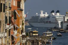 Benátčané by obří výletní lodě nejradši poslali k vodě