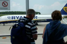 Piloti Ryanair stávkují. Zrušeno je asi 400 letů, spoje do Prahy protest nezasáhne