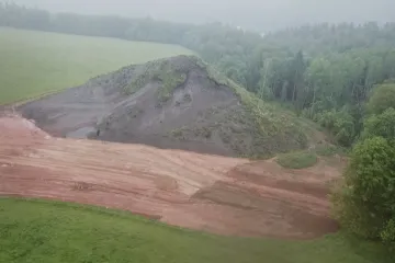 ŘSD vybírá řešení, jak naložit s radioaktivní zeminou na stavbě D11