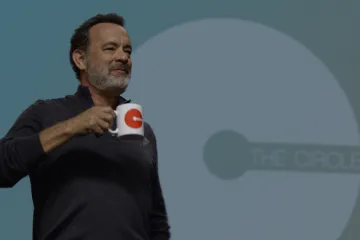 Recenze: The Circle nevyvedl z kruhu ani šmírující Tom Hanks