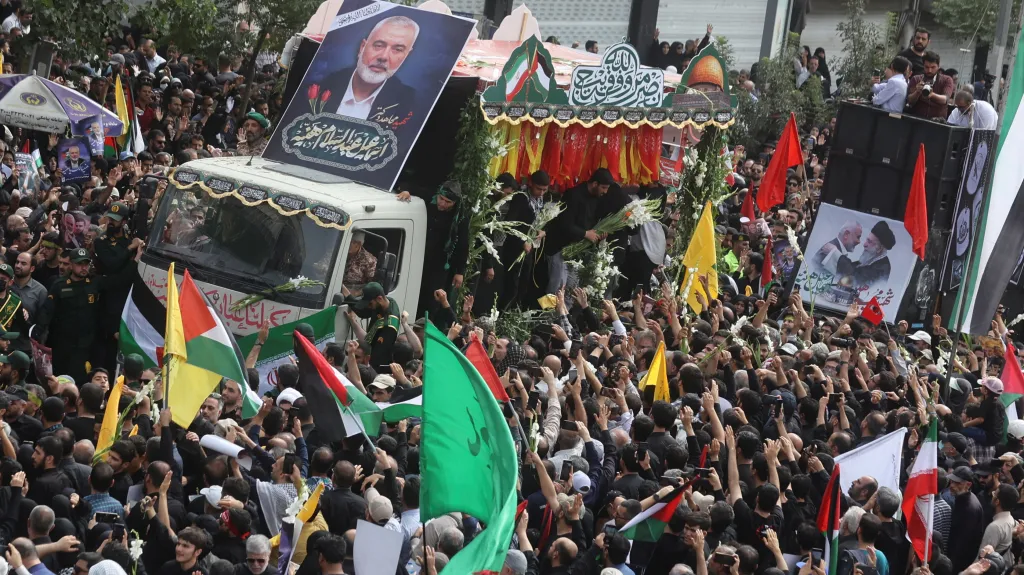 Íránci se v Teheránu účastní pohřebního průvodu šéfa Hamásu Ismaila Haníji