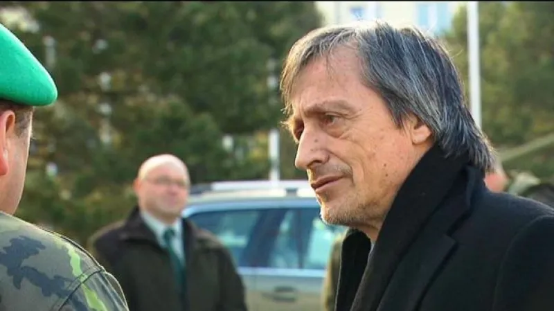 Stropnický: Pár let se současným rozpočtem by armádu zničilo