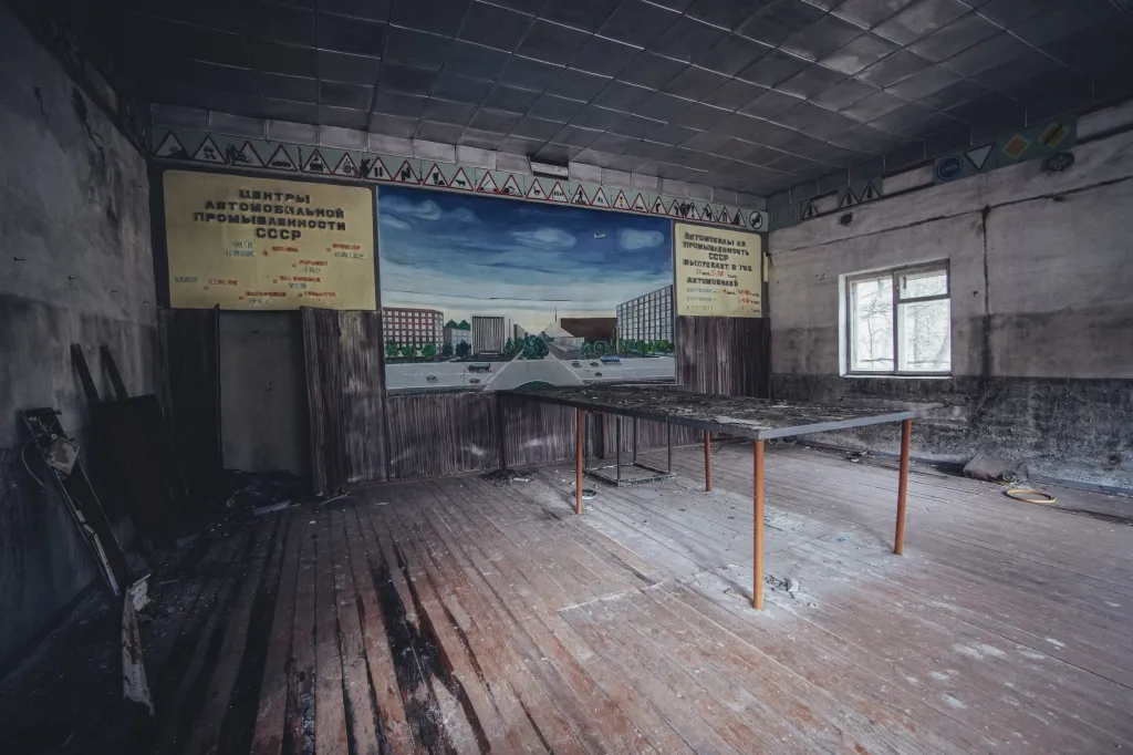 Bývalá budova autoškoly u radaru Duga