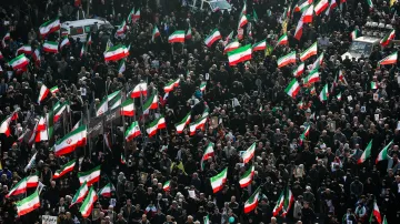 Shromáždění příznivců nového íránského duchovního vůdce Modžtaby Chameneího