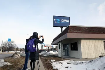 Výsledky nominačního souboje demokratů v Iowě stále nejsou. Na vině je chyba v aplikaci