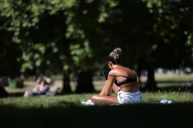 Zbytek týdne bude teplý, v neděli přijdou tropy