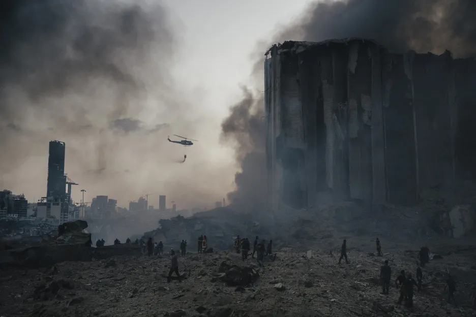 Nominace v kategorii Dokument: Lorenzo Tugnoli se sérií snímků nazvanou Výbuch v bejrútském přístavu