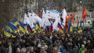 Protesty v Moskvě proti Putinově politice na Krymu