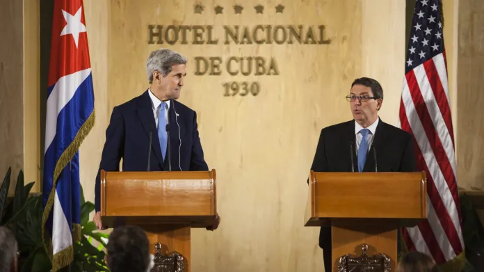 John Kerry a Bruno Rodríguez na tiskové konferenci