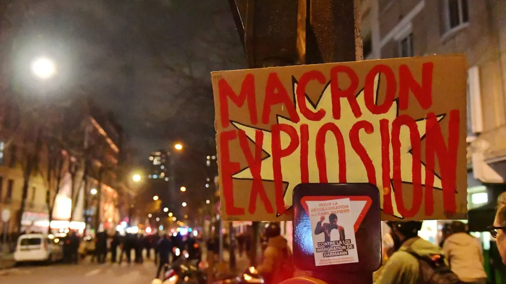 Protesty proti důchodové reformě v Paříži