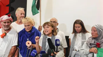 Aktivisté z flotily Global Sumud deportovaní z Izraele včetně Grety Thunbergové, 6. 10. 2025