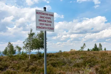 Výbuch v Brdech šetří vojenská policie jako těžké ublížení na zdraví z nedbalosti. V úterý se zranili dva vojáci