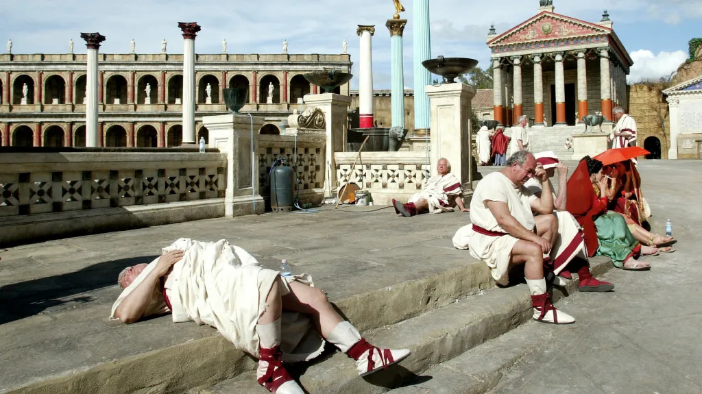 Studio Cinecitta při natáčení seriálu Řím (2004)
