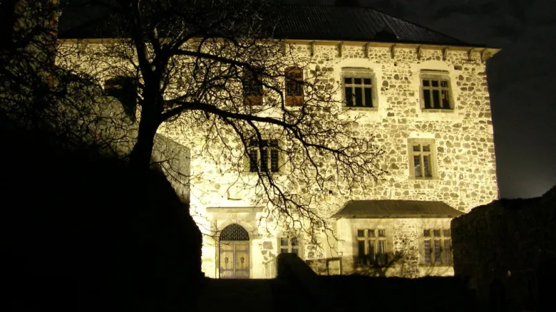 Hrad Kunětická hora v noci