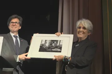 Centrum Václava Havla ocenilo písničkářku Baezovou