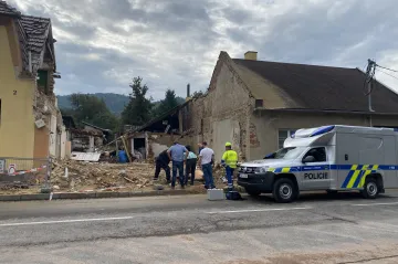 Sutiny domu po výbuchu v Koryčanech jsou odklizené. K poškození potrubí došlo podle policie při rekonstrukci