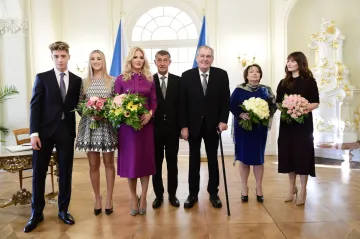 Evropa by měla vyzvat USA a Írán k uklidnění situace, shodli se u oběda Babiš se Zemanem