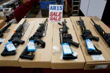 „Potřebujete ke skolení jelena AR-15?“ Kanada zakázala útočné zbraně