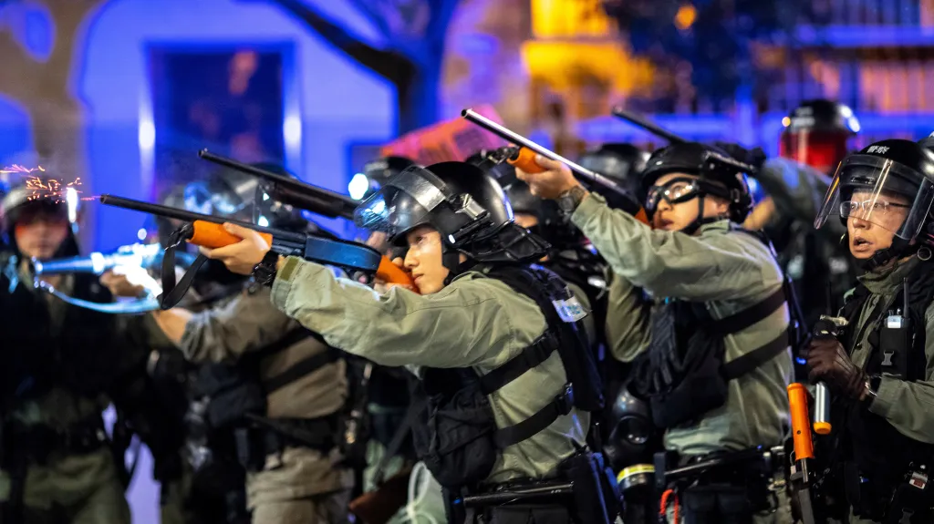 Policisté v Hongkongu
