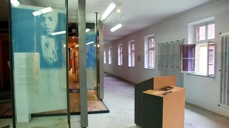 Expozice nacistické genocidy Sintů a Romů v Osvětimi