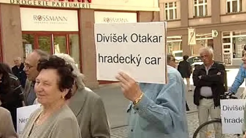 Protesty proti hradeckému primátorovi