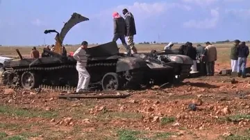 Zničený tank Kaddáfího jednotek