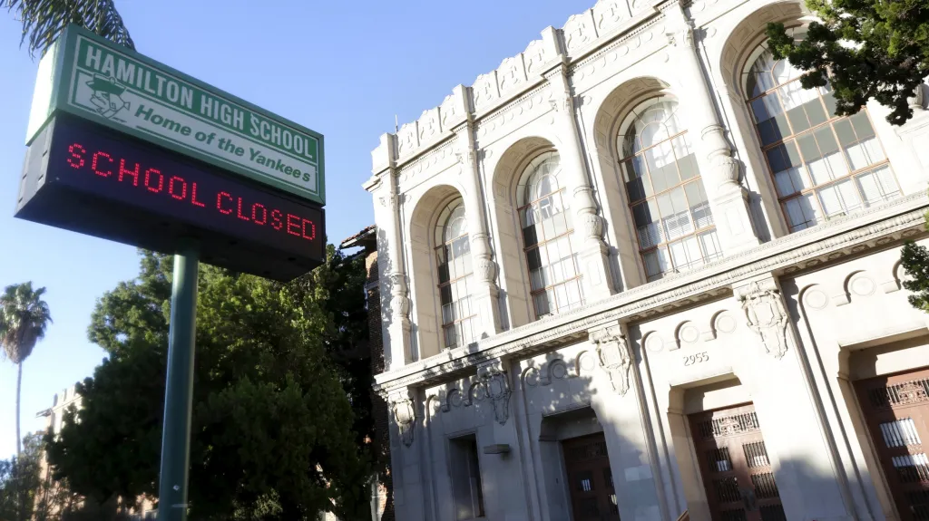 Zavřená škola v Los Angeles