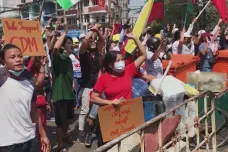 Odpor proti myanmarské juntě sílí ve vzdálených oblastech země. Spekuluje se o občanské válce