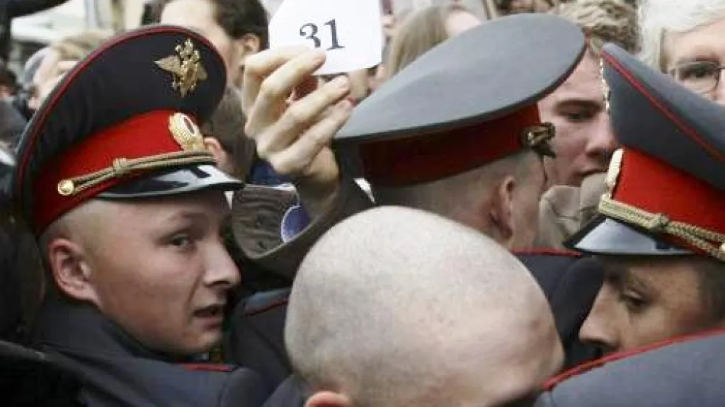 Ruská policie zasahuje proti opoziční demonstraci v Moskvě